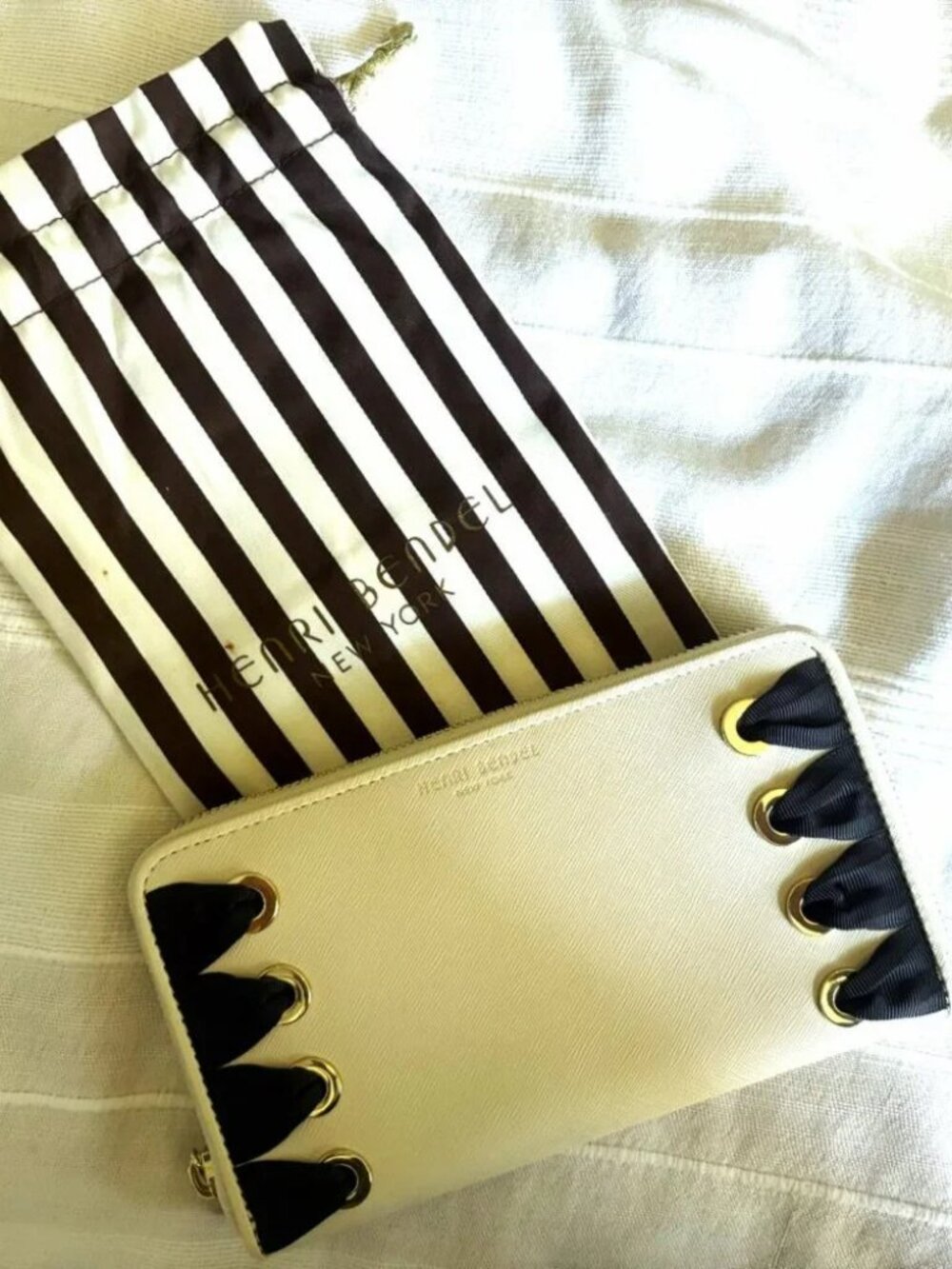 Henri Bendel New York West 57th Zip-Around Wallet with Original Dust Bag EUC!!